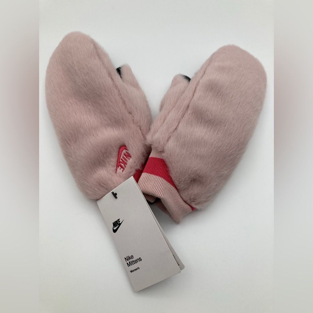 NEW Nike Faux Fur Fuzzy Warm Women’s Mittens Pink Oxford Size XS / S